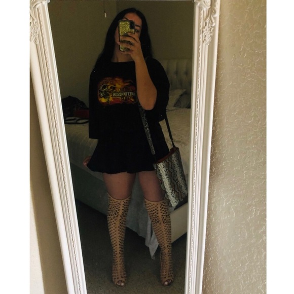 Outfit 2 - Picture 1 of 7